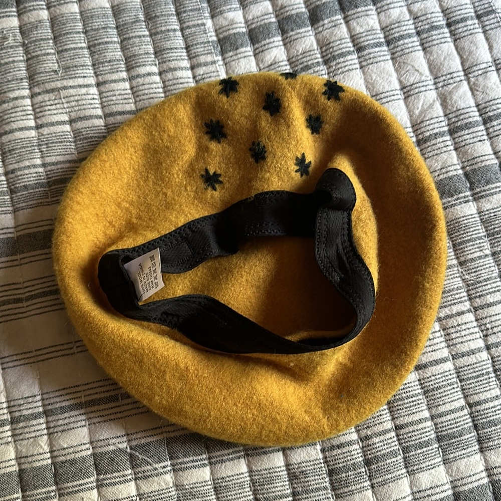Yellow hat - Picture 4 of 4